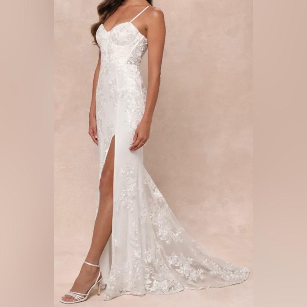 New Lulu's Elegant White Embroidered Lace-Up Maxi Wedding Dress, Small